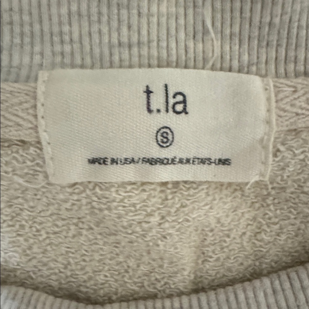 T.La Ruffle-Sleeve Cutoff Top - Picture 2 of 2